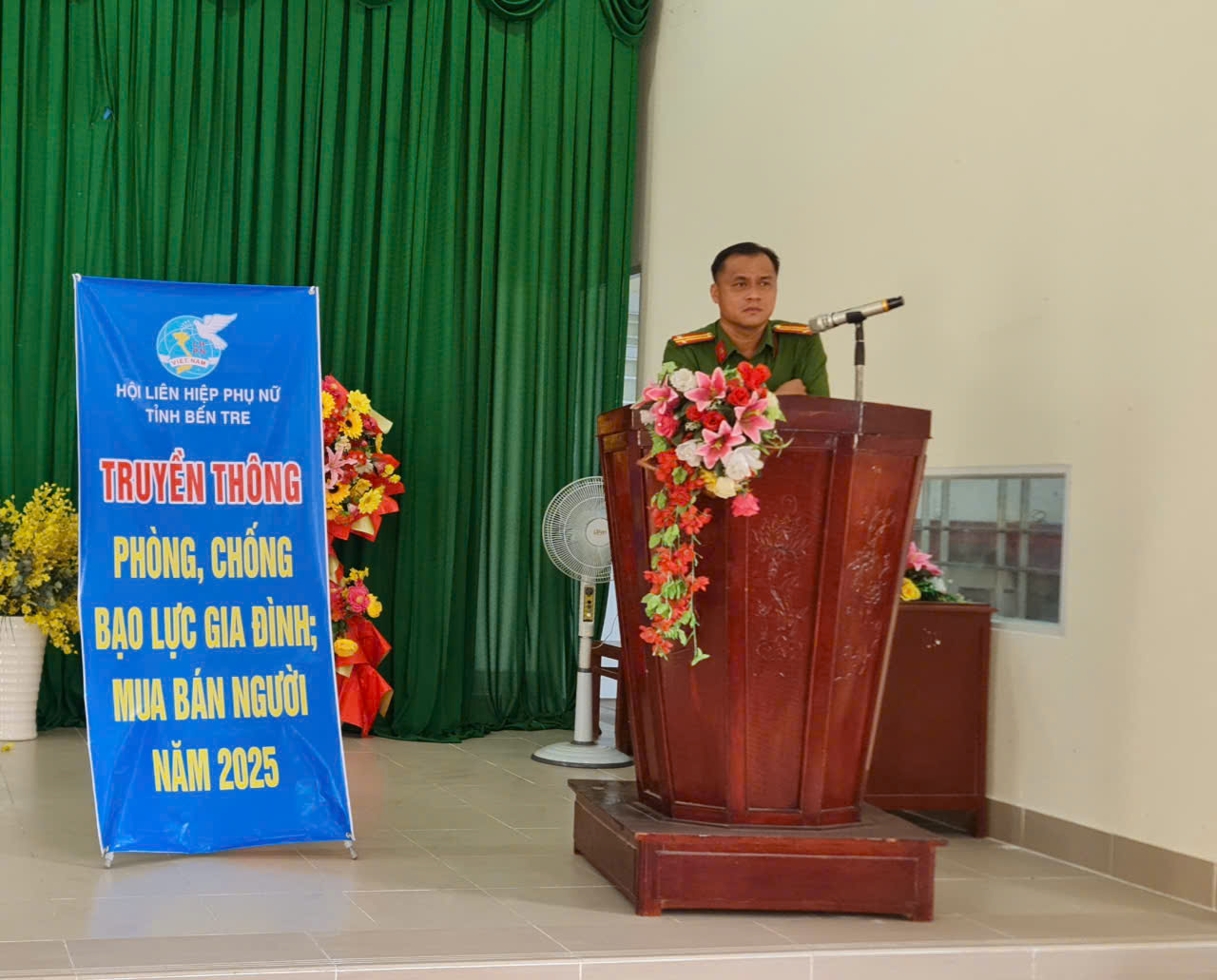 Cảnh giác trước chiêu trò “việc nhẹ lương cao”: một trẻ em gái bị lừa sang nước ngoài lao động trái phép