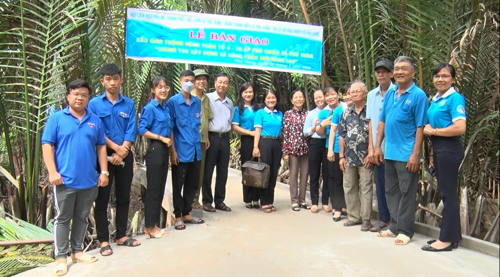 Hội LHPN thành phố Bến Tre khánh thành cầu giao thông nông thôn tại xã Phú Hưng