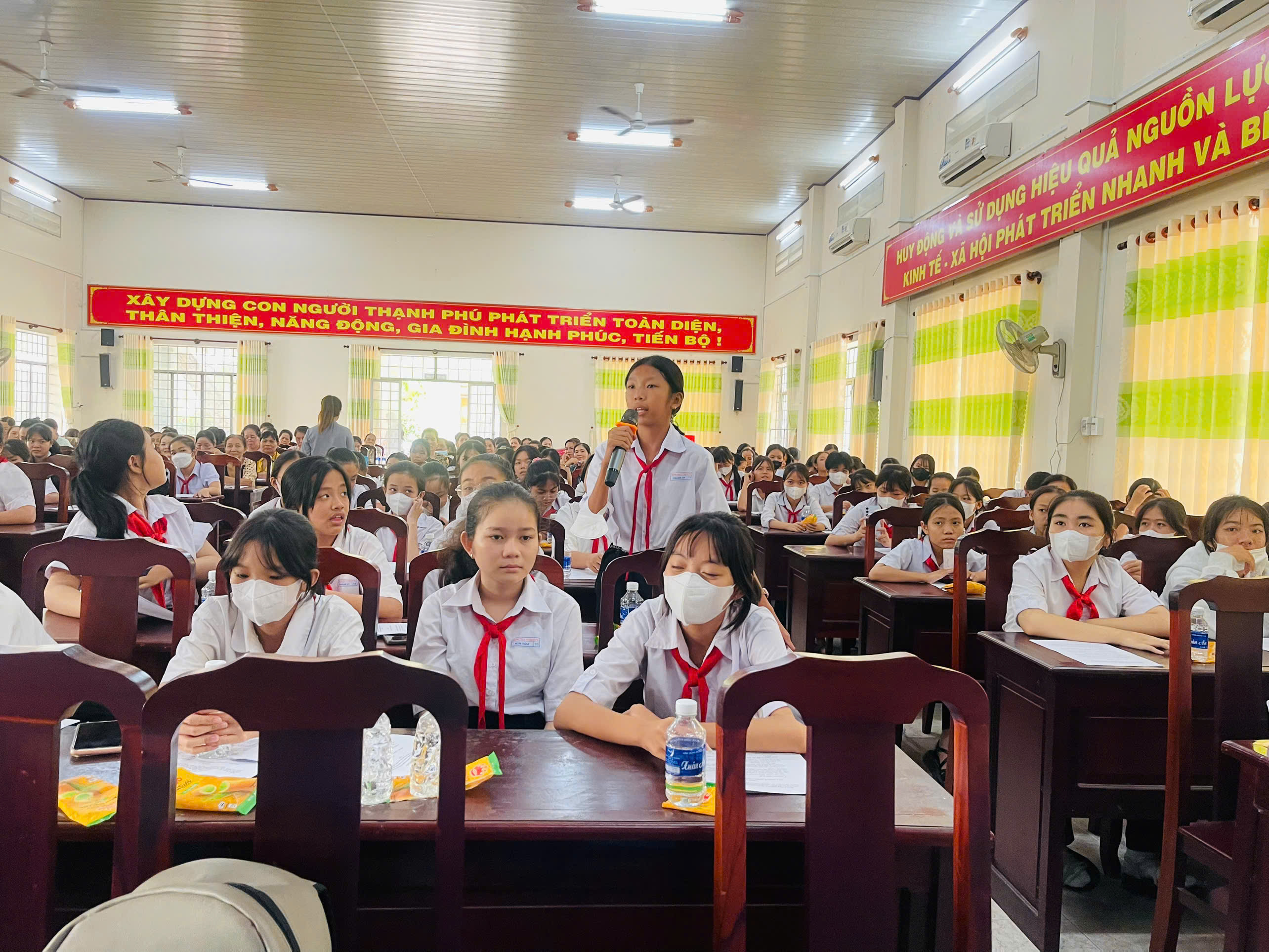 Nâng cao nhận thức, năng lực tự bảo vệ cho phụ nữ và trẻ em