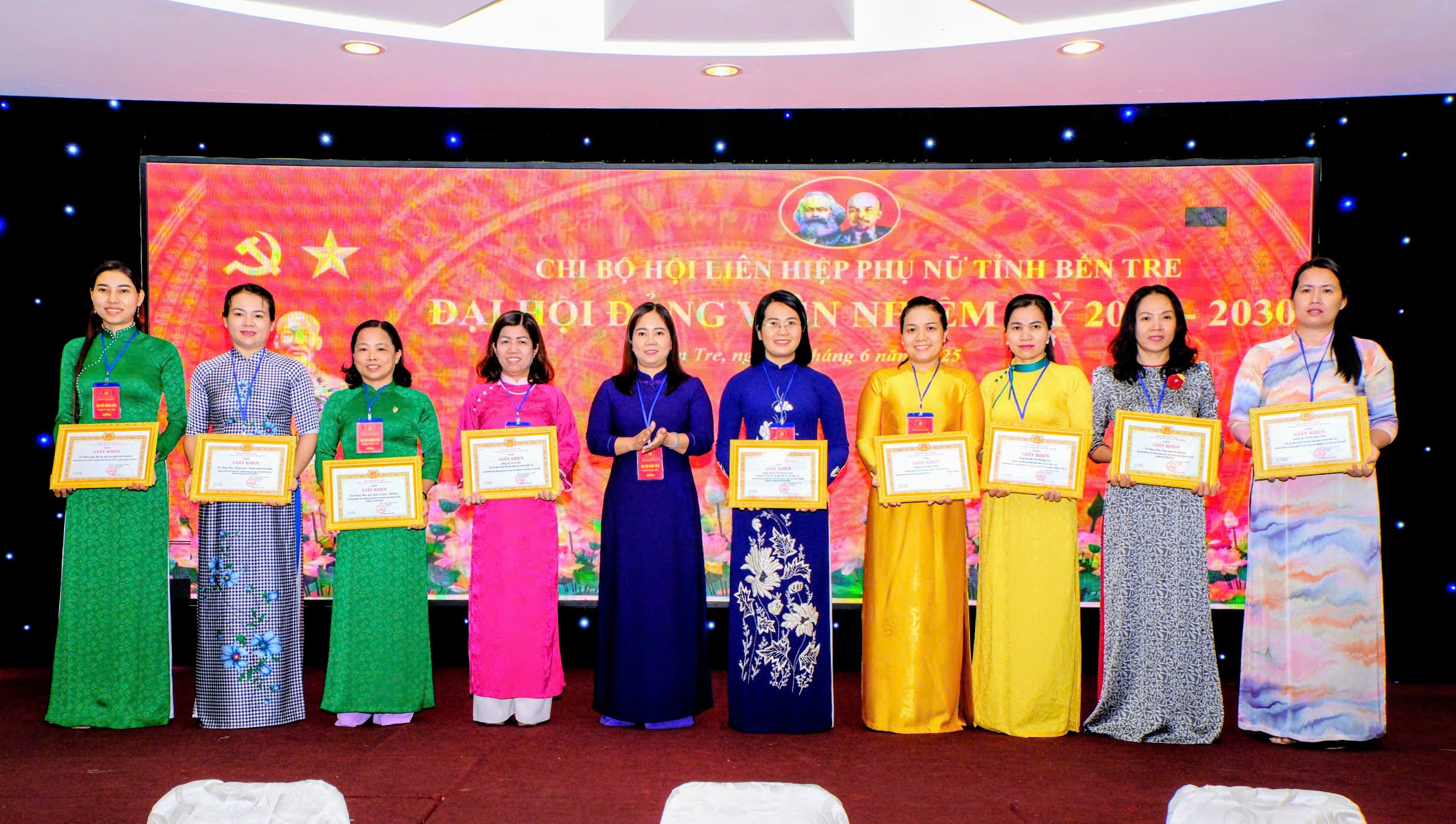 Chi bộ Hội LHPN tỉnh tiếp tục thi đua “Đồng Khởi mới” trên nền tảng chuyển đổi số, vì hạnh phúc của phụ nữ và nhân dân