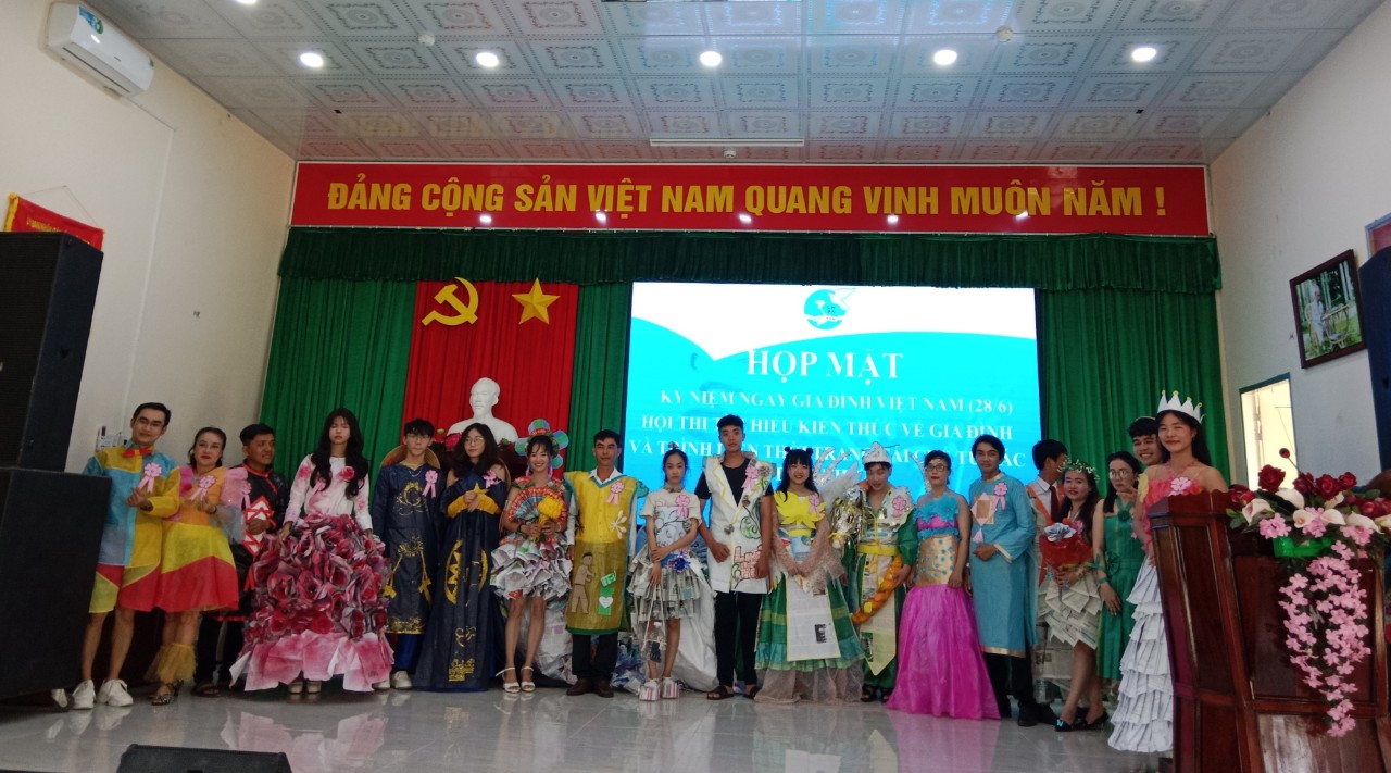 Bình Đại tổ chức họp mặt ngày Gia đình Việt Nam 28/6, Hội thi tìm hiểu kiến thức về gia đình và trình diễn thời trang tái chế từ rác thải nhựa