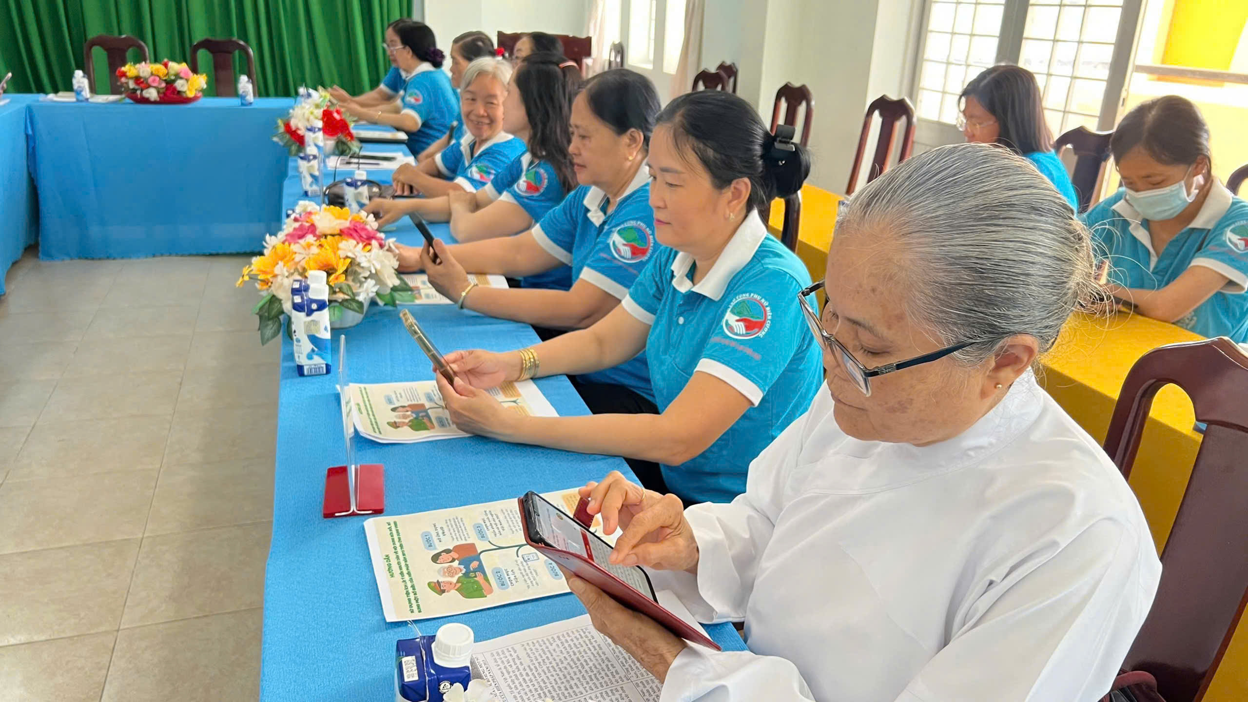 Bến Tre: Lan tỏa mô hình Tiết kiệm mua điện thoại thông minh góp phần thực hiện phong trào “Bình dân học vụ số”