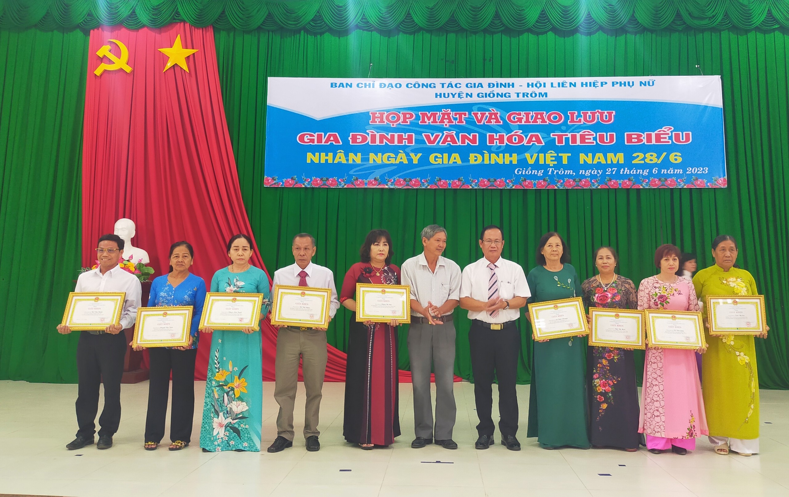 Bà Phan Ánh Tuyết - hộ gia đình văn hóa tiêu biểu tích cực đóng góp xây dựng xã nông thôn mới nâng cao
