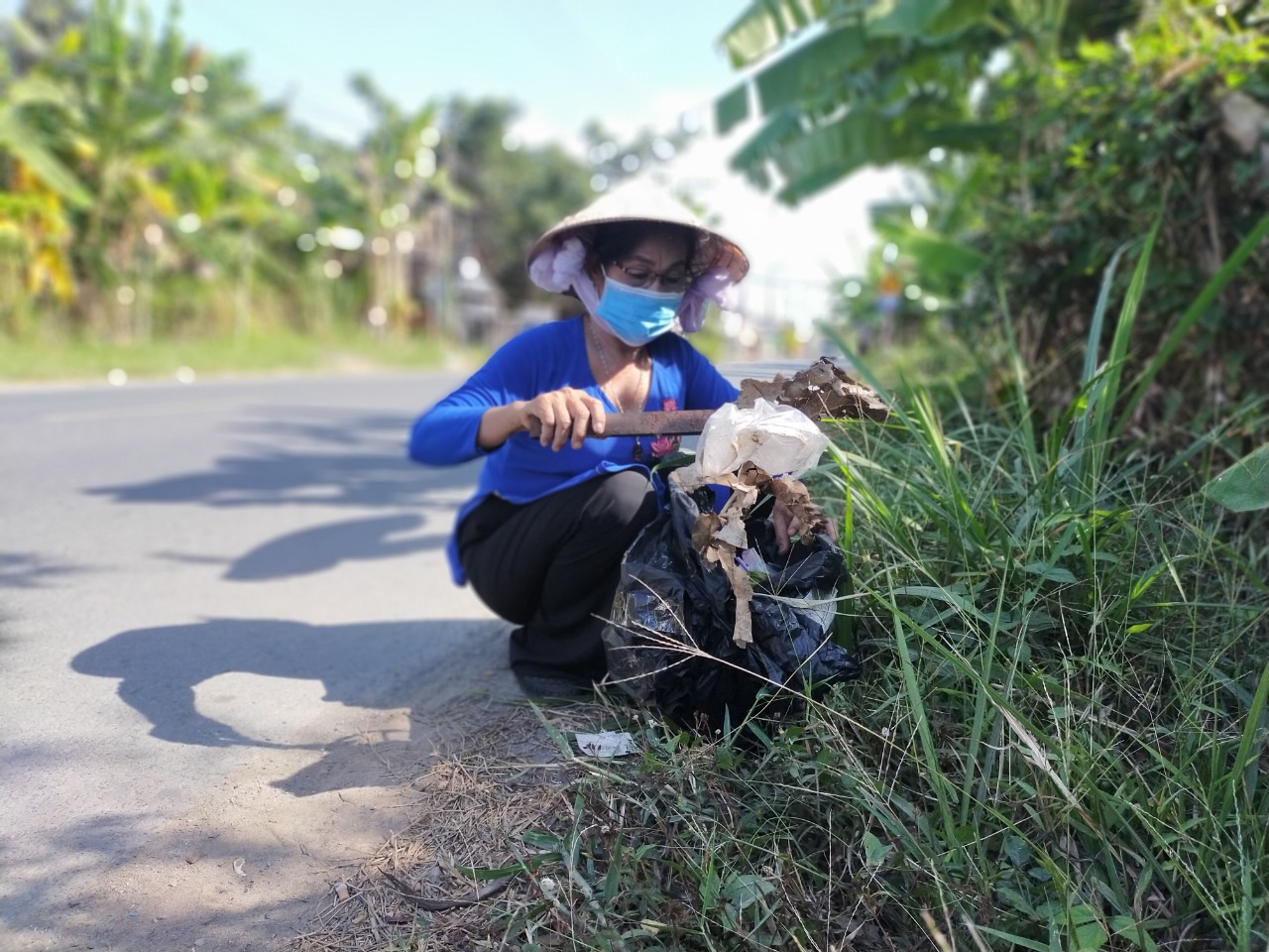 Bà Võ Thị Phỉ - hội viên tích cực tham gia bảo vệ môi trường - BTE ...