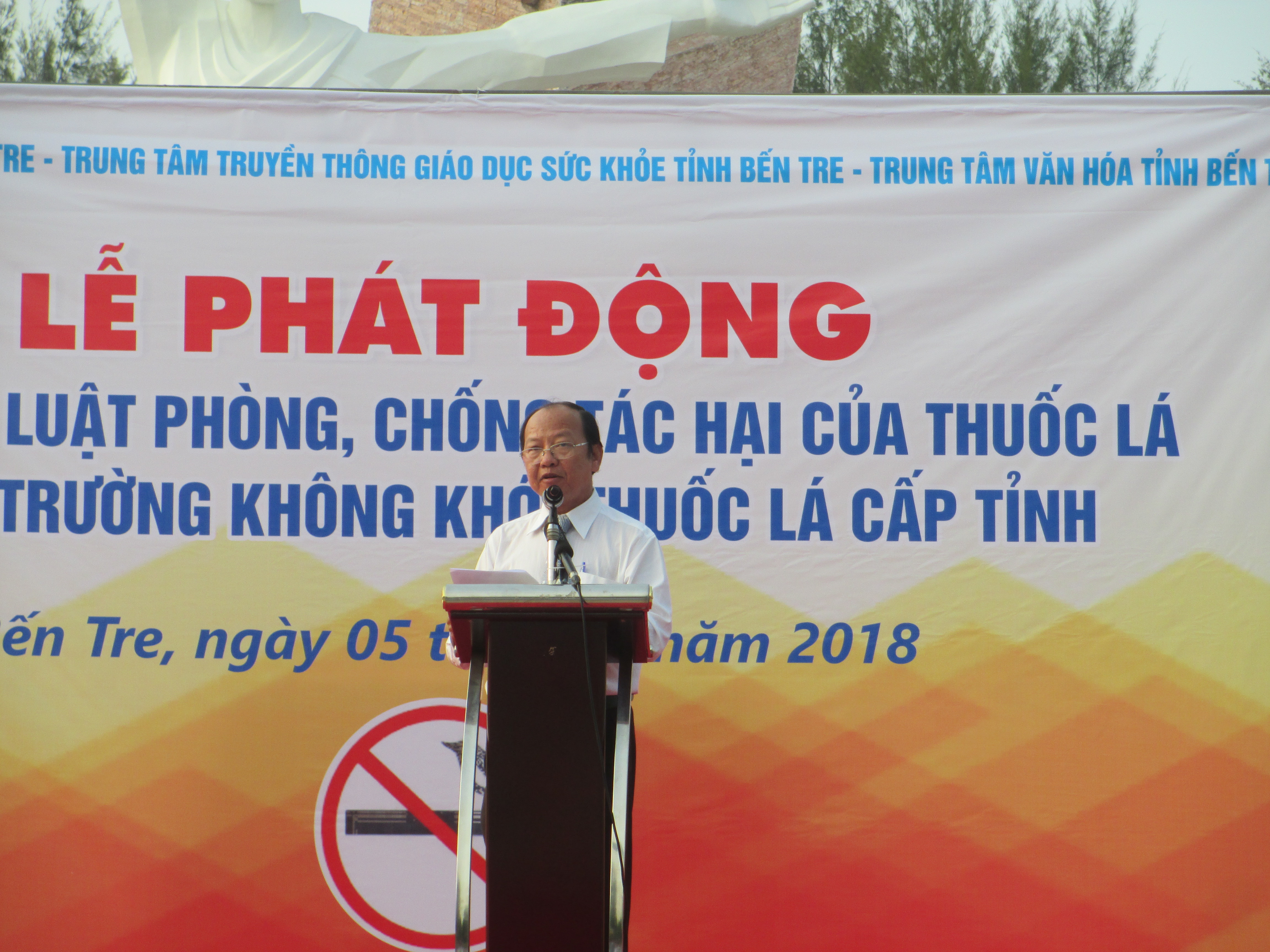 Ông Ngô Văn Tán – Tỉnh ủy viên - Giám đốc Sở Y tế tỉnh Bến Tre - Phó Trưởng ban Thường trực Ban chỉ đạo Phòng, chống tác hại của thuốc lá Phát biểu phát động chống tác hại của thuốc lá